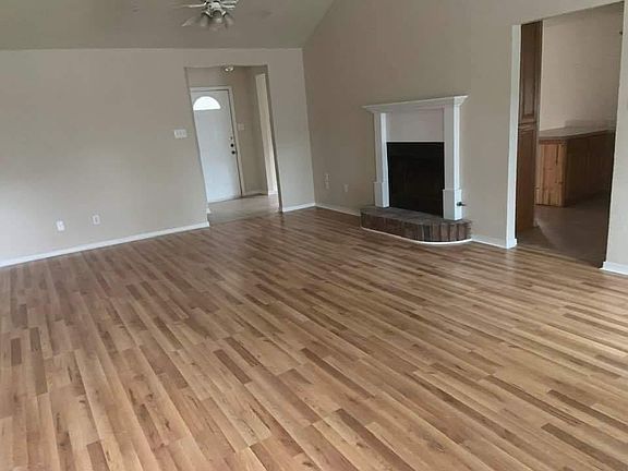 4th image of 225 Morene Ave