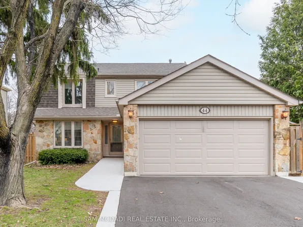 44 Madrid Cres, Brampton, ON L6S 2X4