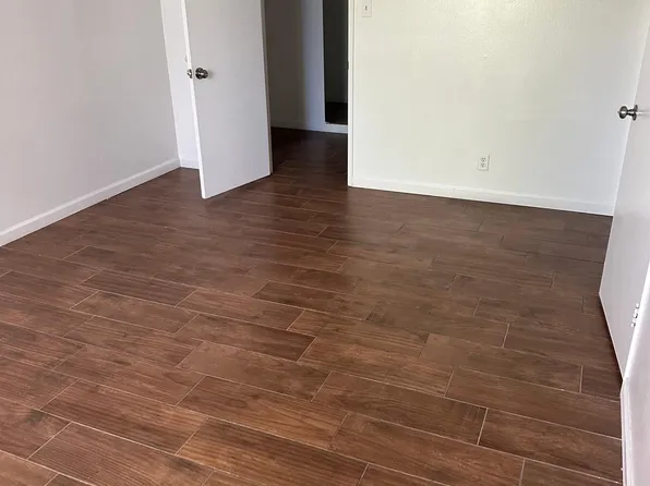 2040 W Avenue J13 APT 32, Lancaster, CA 93536