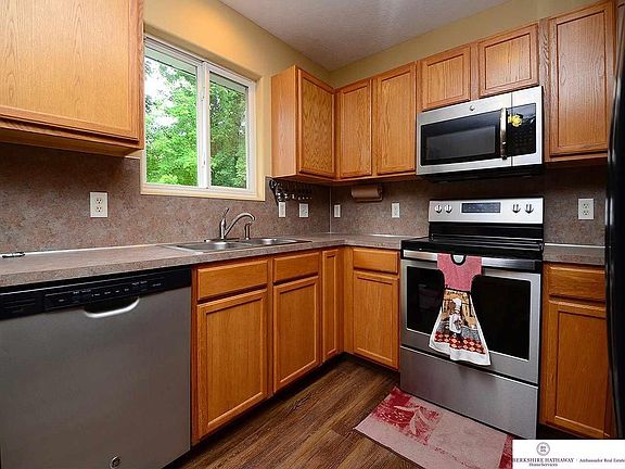 4th image of 3025 10th Ave