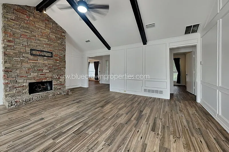 4 bed, 2.0 bath, 2217 sqft, $3,300 — Photo 3