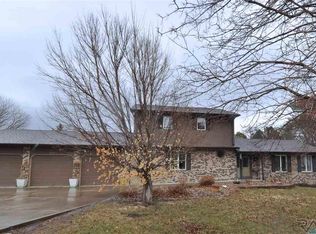 600 N Old Cabin Trl, Sioux Falls, SD 57110