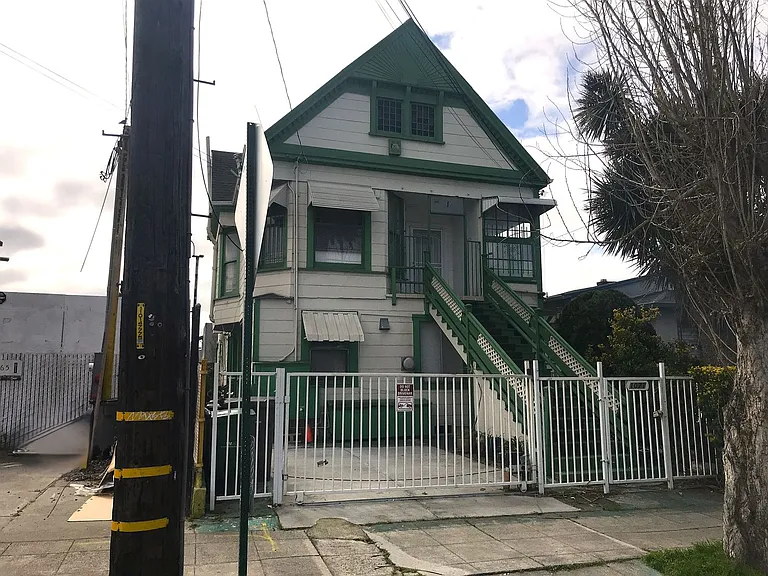 F01071 — Photo 1
