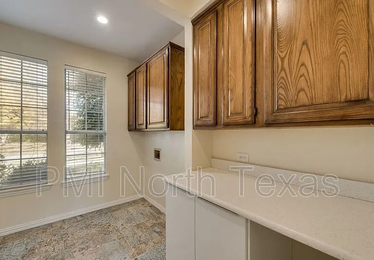 6000 Charleston Dr — Photo 10