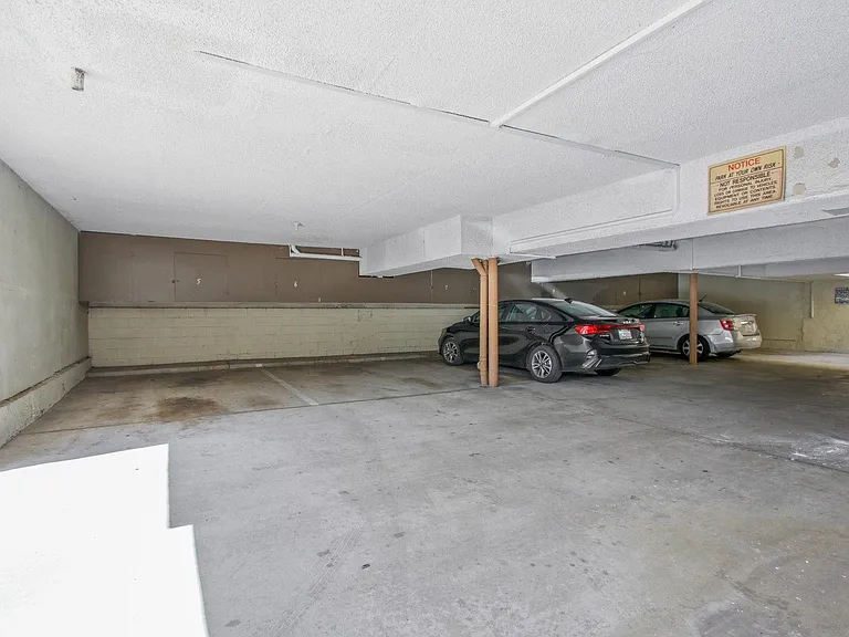 Oasis Apartments — Photo 21