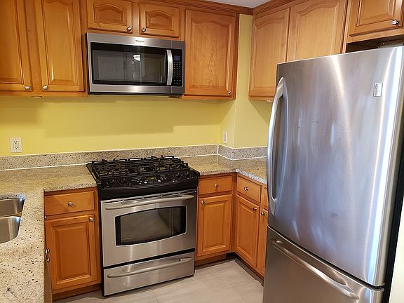 5th image of 116-24 Grosvenor Ln #9A