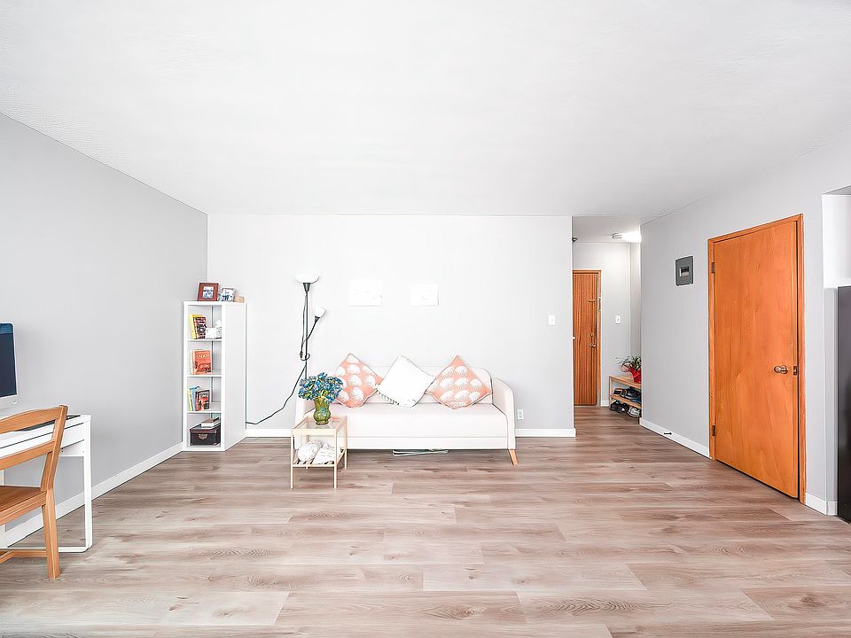 1st image of 8622 Selkirk St #108