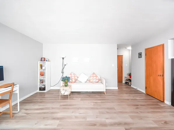 8622 Selkirk St #108, Vancouver, BC V6P 4J3
