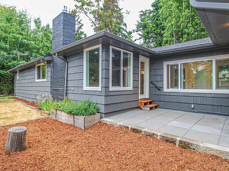 19547 53rd Ave NE — Photo 32