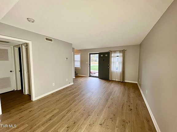 5th image of 1705 W Lakeview Dr APT 2