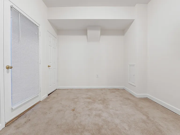 650 D St SE #1 — Photo 2