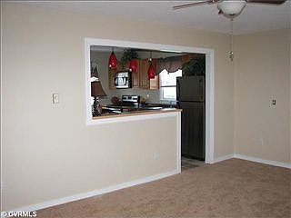 4th image of 244 N New Ave