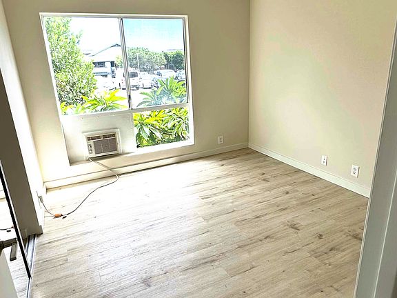 3rd image of 91-238 Hanapouli Cir #27B