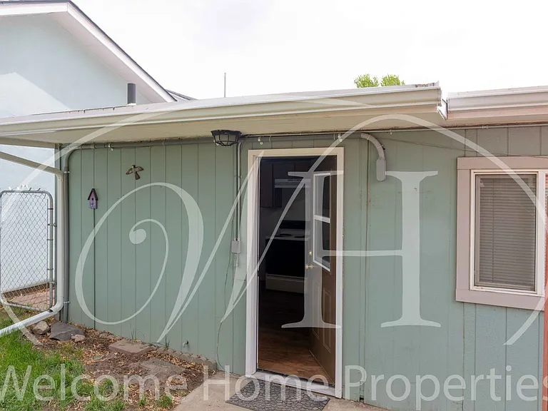 518 SE 12th St — Photo 2