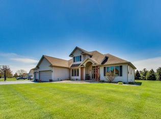 W5571 Double Dr, Walworth, WI 53184