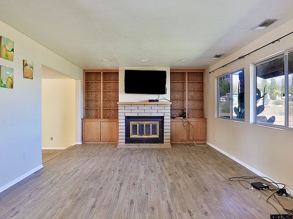 4th image of 10089 Nancy Ave