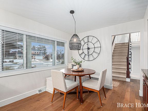 4th image of 5278 Queensbury Dr SE