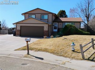 12 Hampton Ln, Pueblo, CO 81001