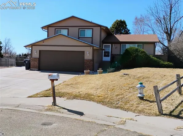 12 Hampton Ln, Pueblo, CO 81001