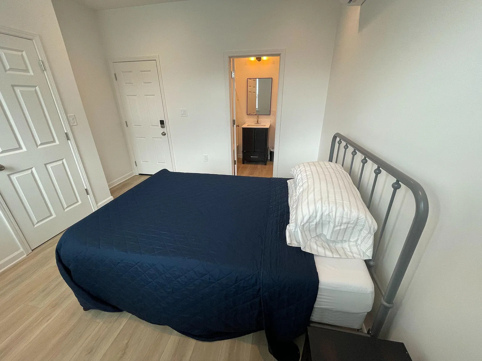 4 bed, 5.0 bath, 1900 sqft, $1,139 — Photo 1