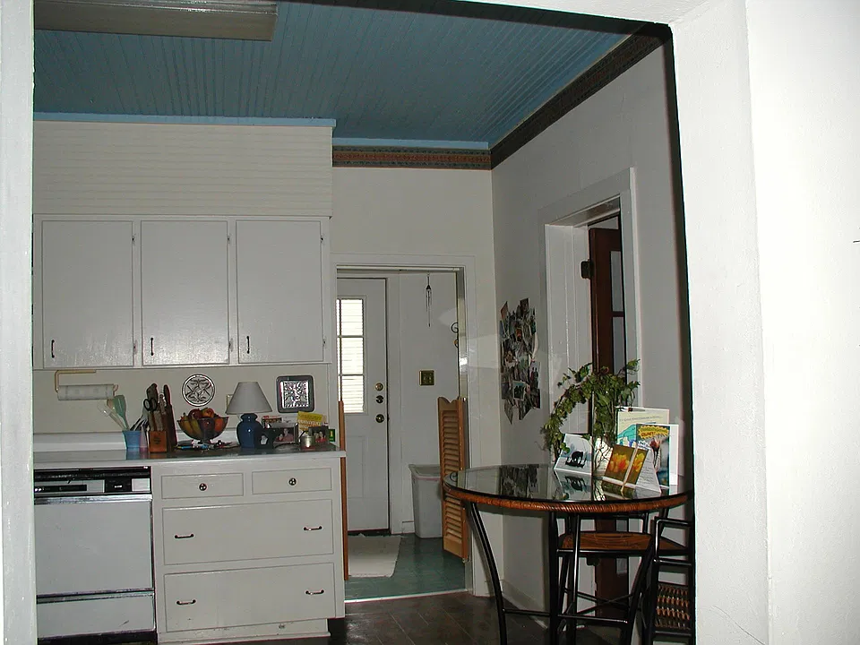 Kitchen through to utility room with washer/dryer