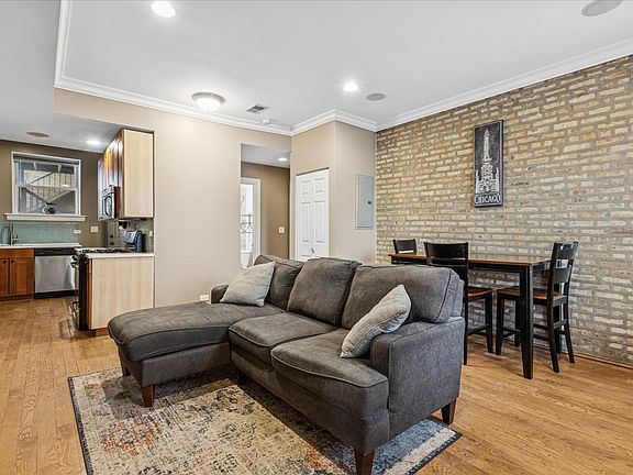 2nd image of 6146 N Ravenswood Ave APT 2
