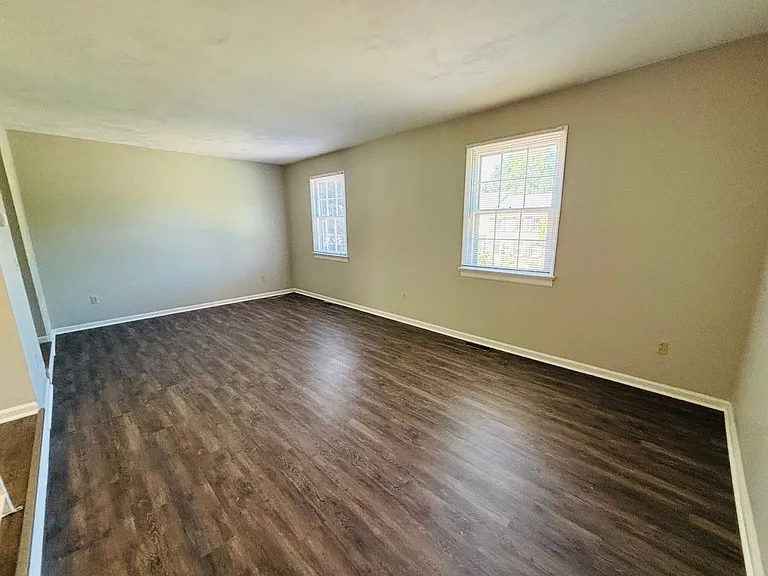 2712 Wellesley Ct — Photo 7