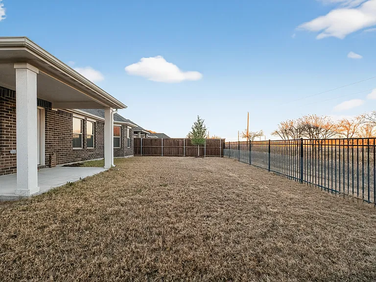 2704 Rambling Rd — Photo 40