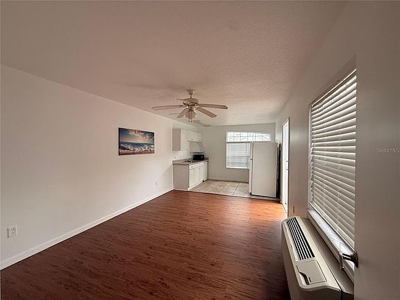 5th image of 527 Caribbean Dr #B