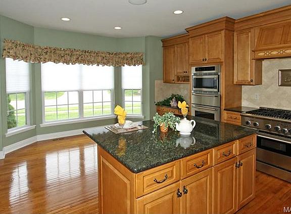 5th image of 334 Waverly Place Ct