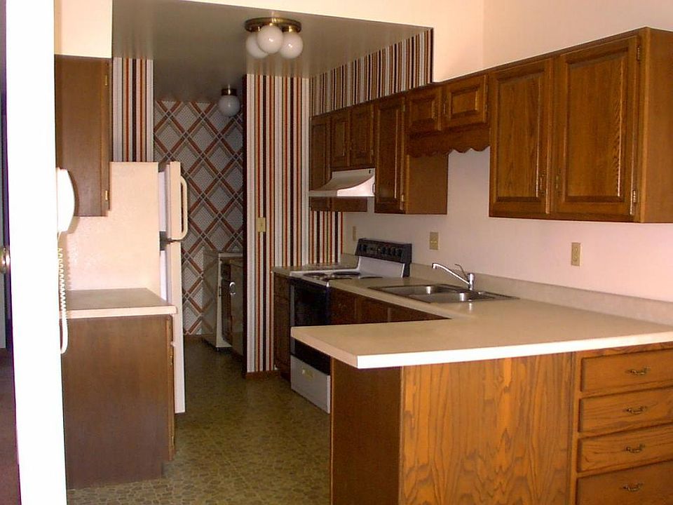 2nd image of 601 4th Ave NE Unit 3
