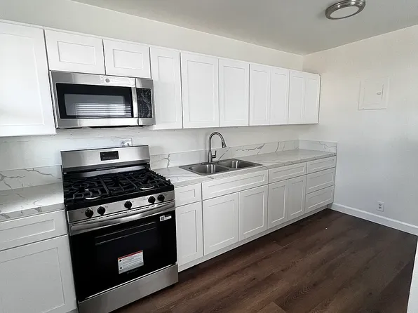 2101 W Myrtle St Unit D, Santa Ana, CA 92703