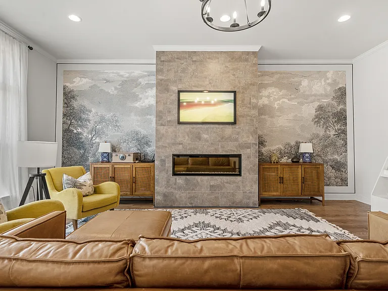 613 Harrington Hls — Photo 10