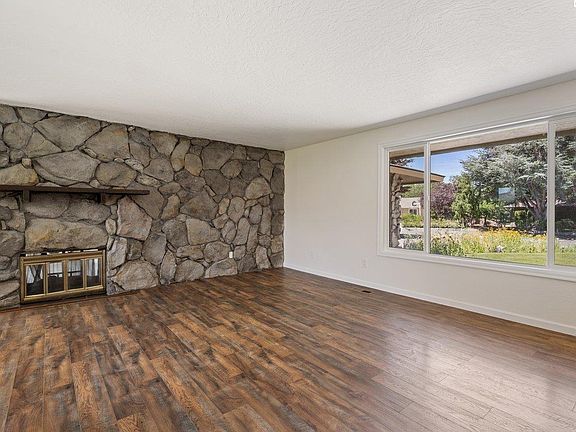 4th image of 827 W 25th Ave