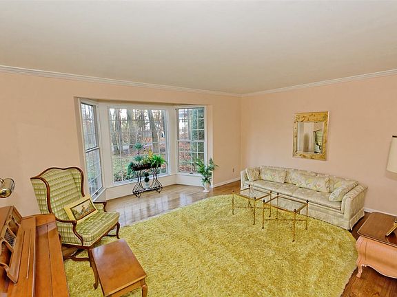4th image of 1389 Rosehill Blvd