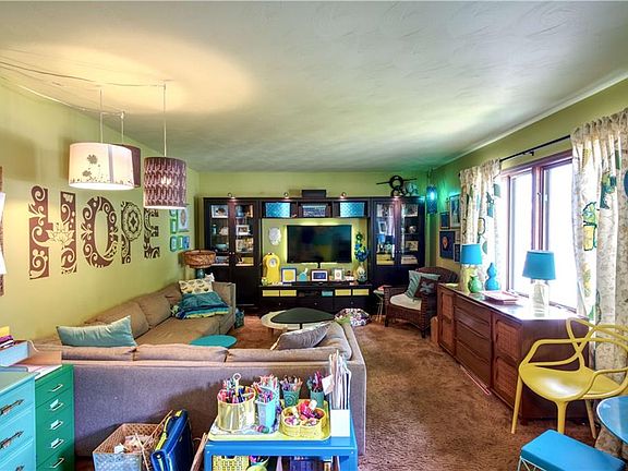 4th image of 636 Lawndale Dr