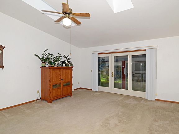 3rd image of 415 Kensington Sq