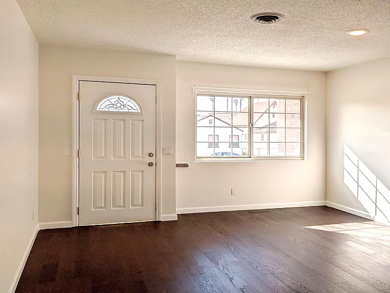 6413 Garvanza Ave — Photo 12