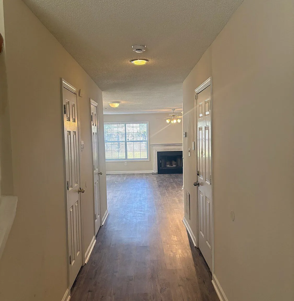 3 bed, 2.5 bath, 1700 sqft, $1,700 — Photo 3