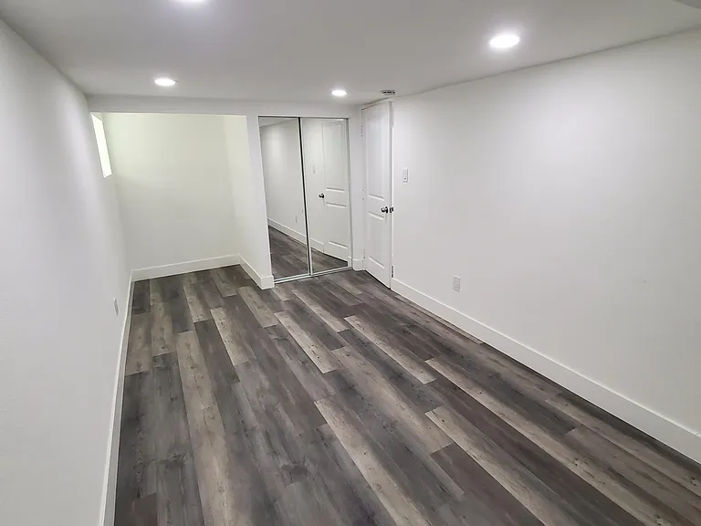 2341 Irving Ave #5 — Photo 7