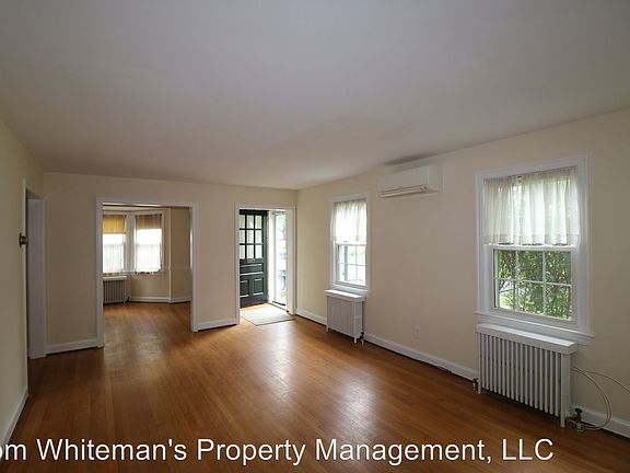 3rd image of 109 N Brook Ln