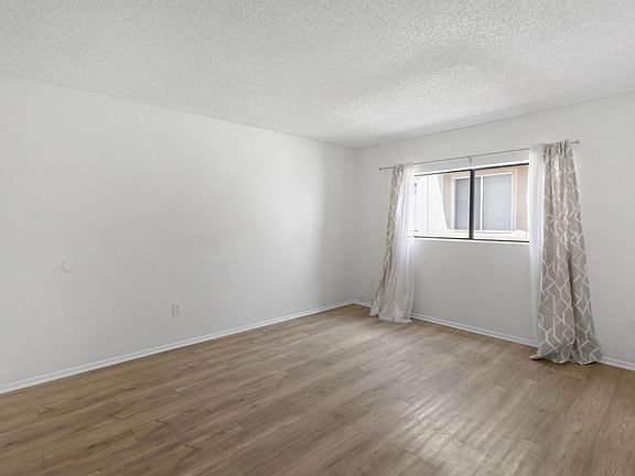 5th image of 17204 Chatsworth St