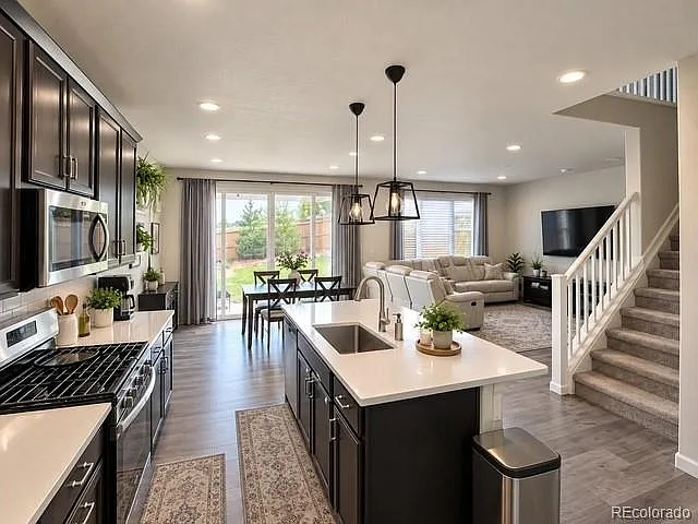 3 bed, 2.5 bath, 2492 sqft, $2,980 — Photo 3