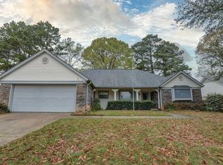 211 Northcrest Dr, Wake Village, TX 75501