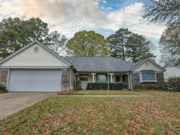 211 Northcrest Dr, Wake Village, TX 75501