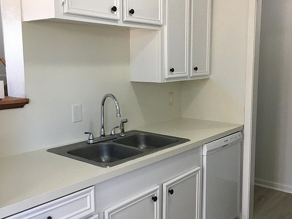 5th image of 68 Dogwood Ln
