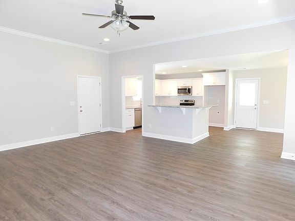 4th image of 1931 Lee Road 2087
