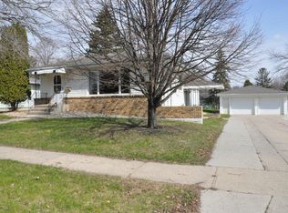 2021 3rd St, Brookings, SD 57006
