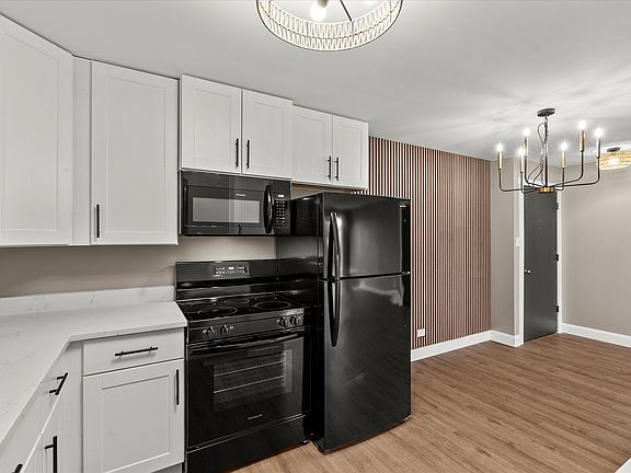 4th image of 5840 W 104th St APT 212