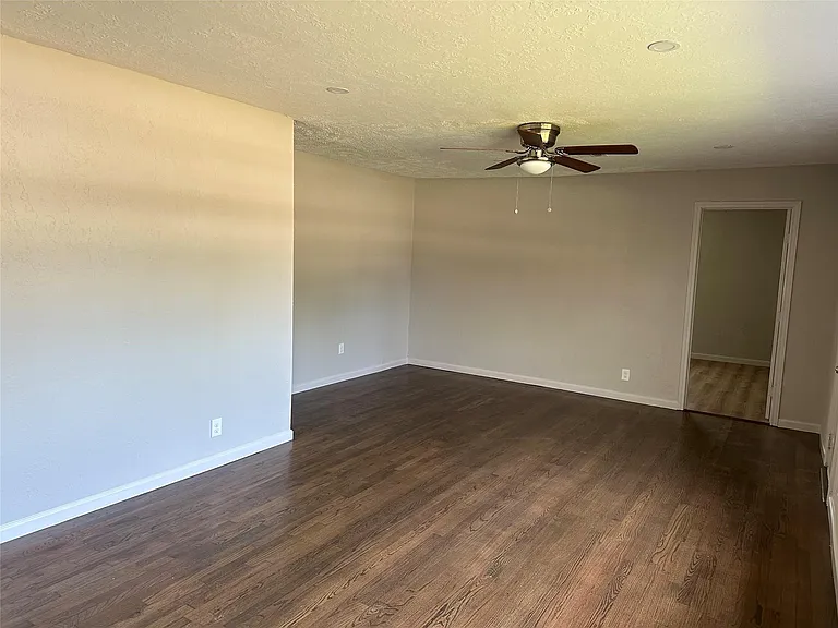 2502 Kingsdale Dr — Photo 5